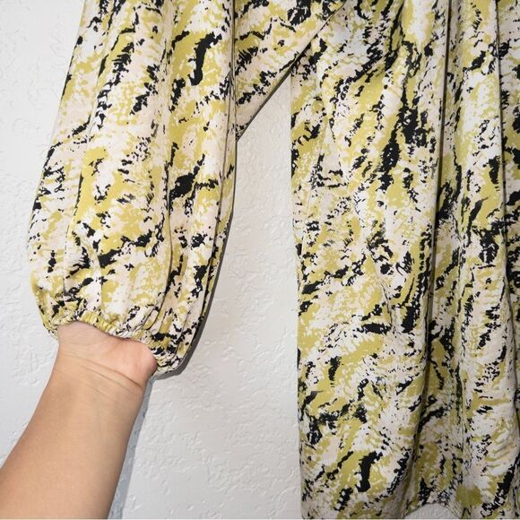 Kasper Abstract Animal Print Blouse‎ Size Medium - Picture 2 of 5